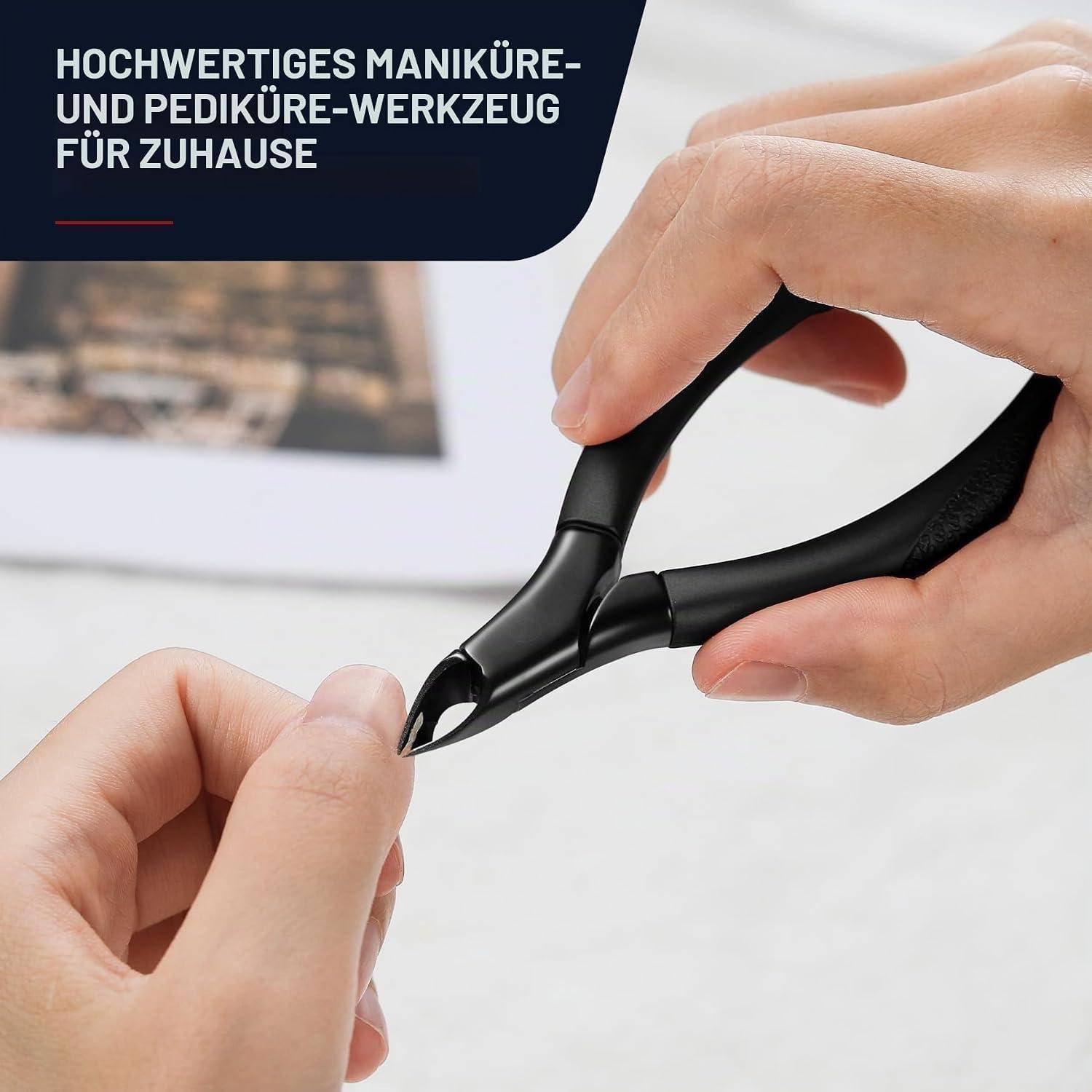 Hände mit einem schwarzen Maniküre- und Pediküre-Werkzeug, das einen Fingernagel schneidet; deutscher Text lautet „Hochwertiges Maniküre- und Pediküre-Werkzeug für Zuhause".