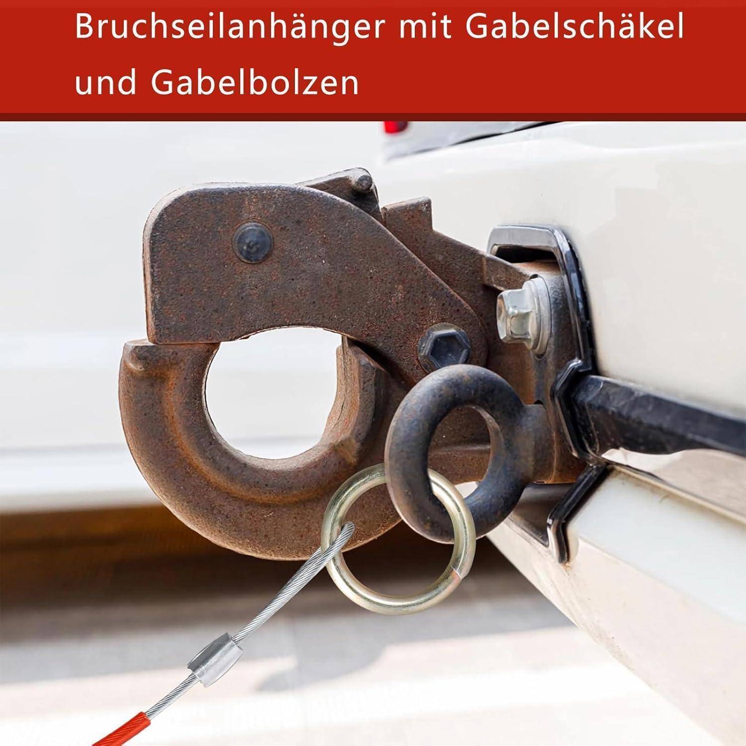 Nahaufnahme einer Bootsanhänger-Kupplungskupplung mit dem deutschen Etikett „Bruchseilhänger mit Gabelschäkel und Gabelbolzen