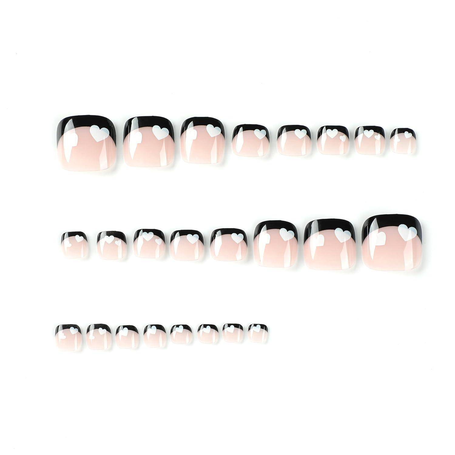 Drei Reihen stilisierter französischer Nagelspitzen in unterschiedlichen Größen mit glänzend schwarzweißen Spitzen und rosa Basen auf weißem Hintergrund.