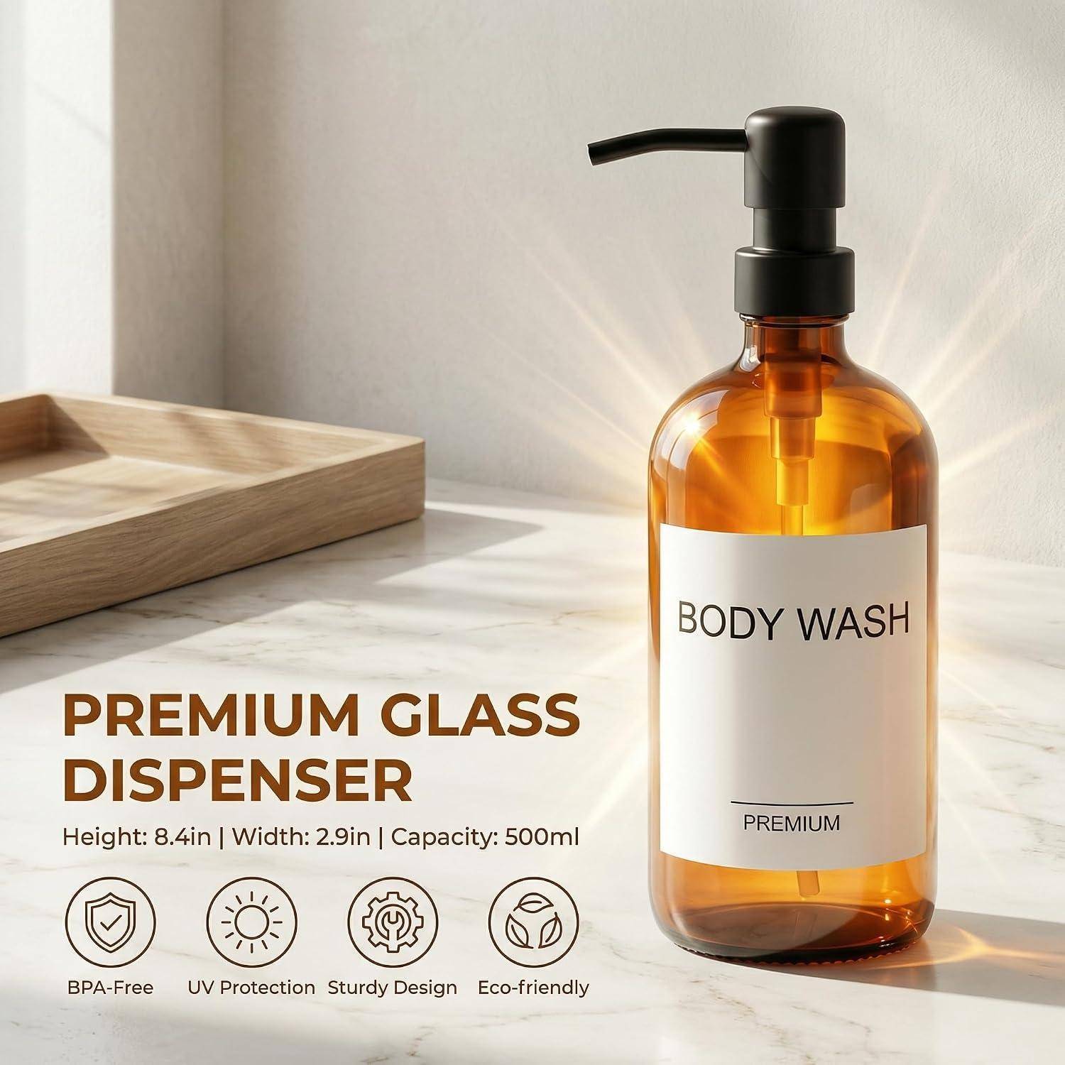 Bernsteinfarbene Pumpflasche mit der Aufschrift „BODY WASH