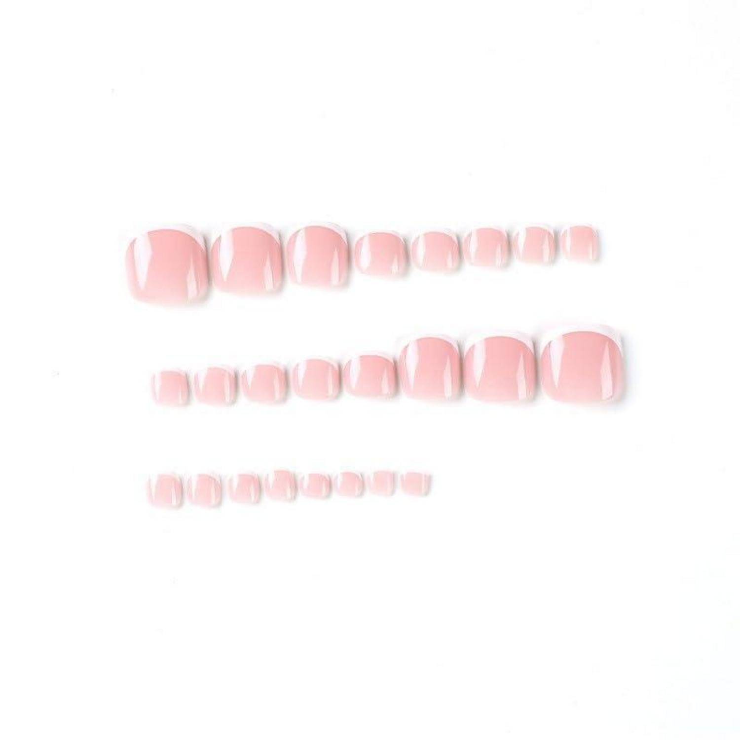 Drei Reihen glänzender rosa künstlicher Nägel oder Nagelspitzen auf weißem Hintergrund, nach Größe angeordnet.