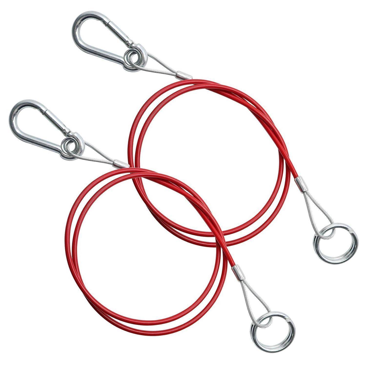Zwei rote Stahlseile mit Metallkarabinerhaken und Ringen auf weißem Hintergrund.
