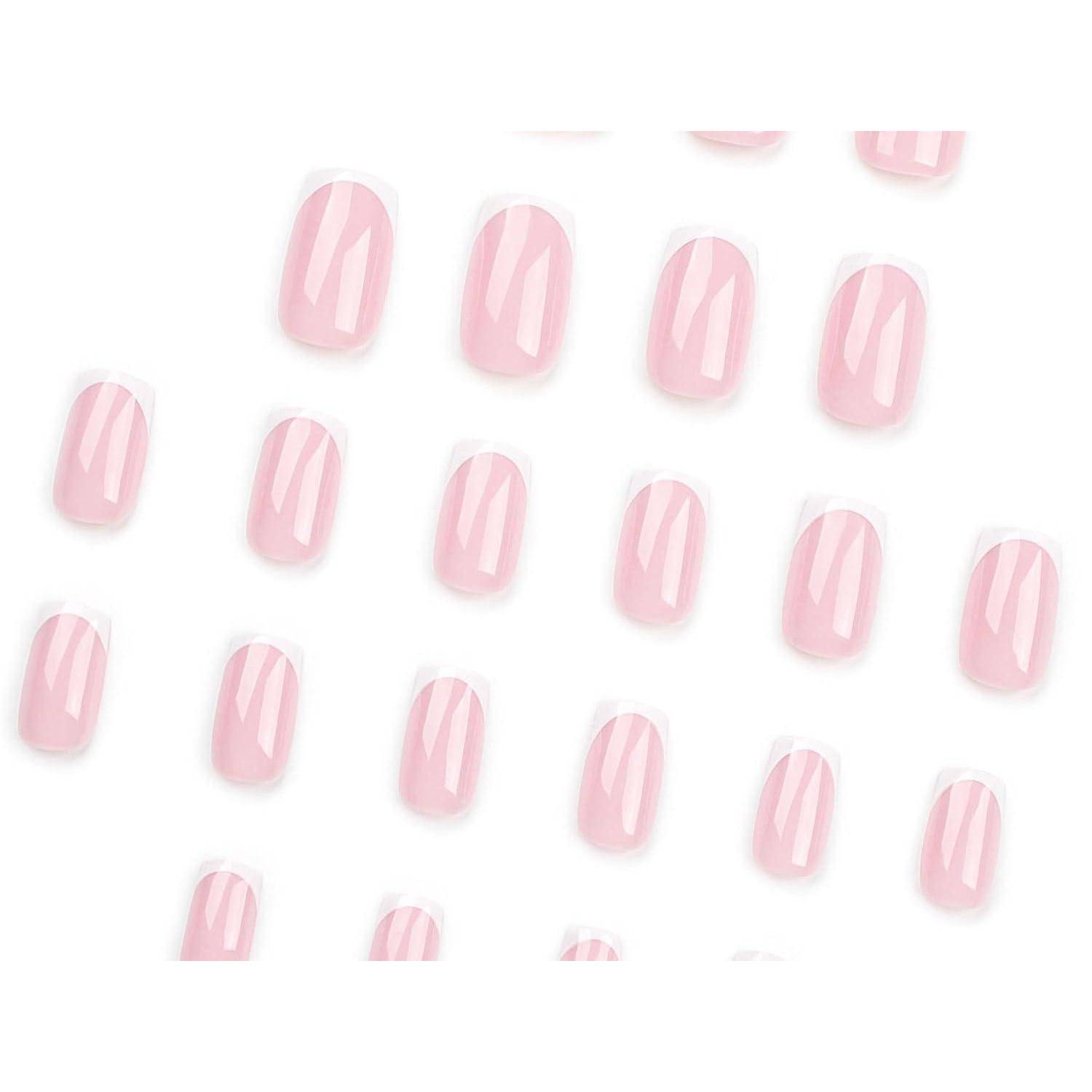 Rosa French-Tip-Kunstnägel in einem verstreuten Muster auf weißem Hintergrund angeordnet.