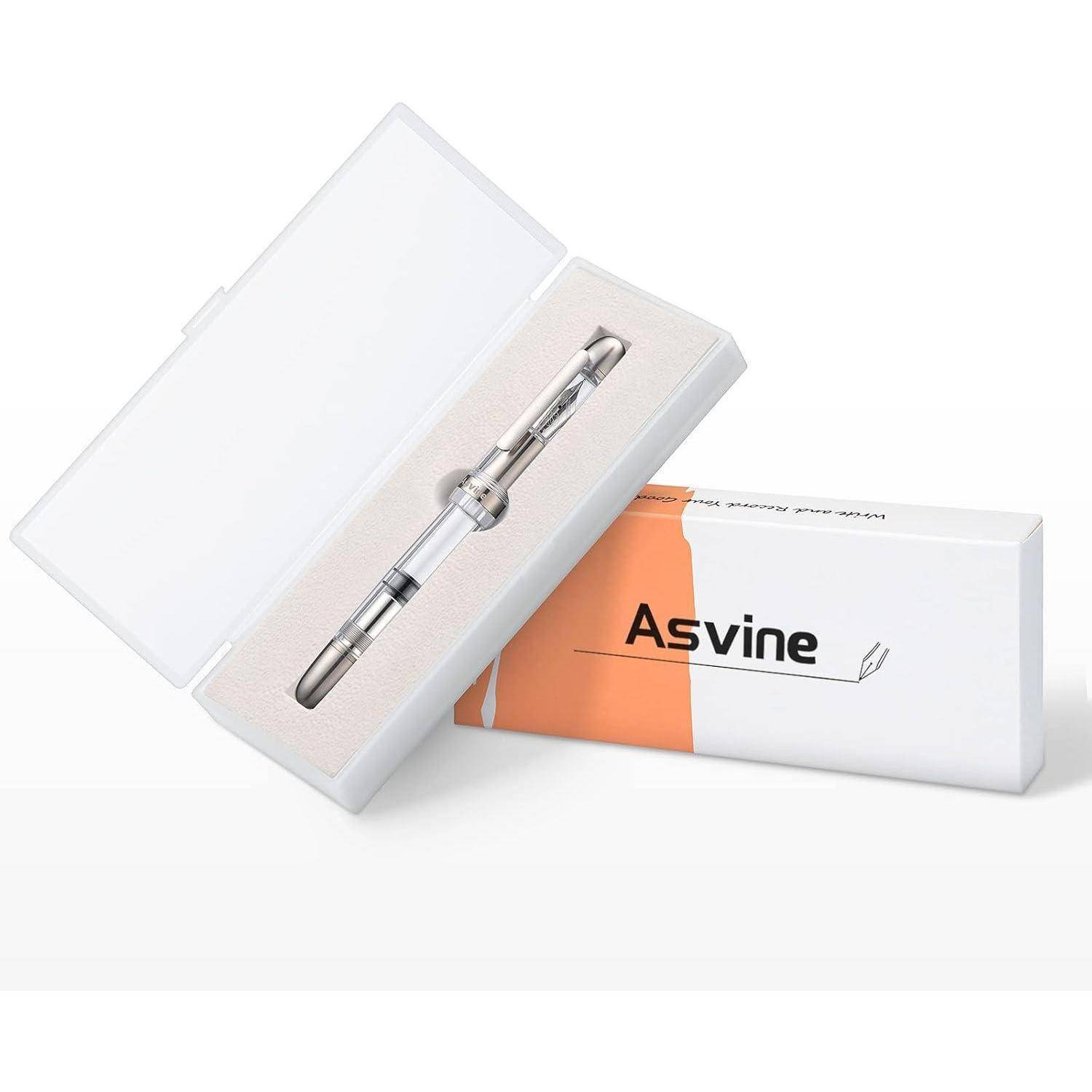 Silberner Stift in einer transparenten Präsentationsbox neben einer weiß-orangefarbenen „Asvine