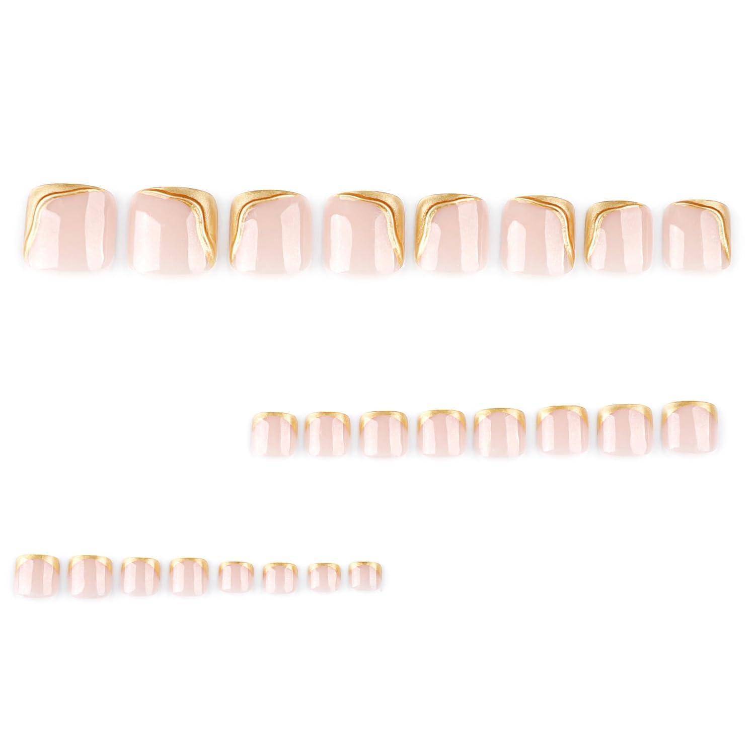 Reihen von gold-rosa Nagel-Decals mit französischen Spitzen oder aufklebbaren Nägeln auf weißem Hintergrund, mit größeren Mustern oben und kleineren darunter.