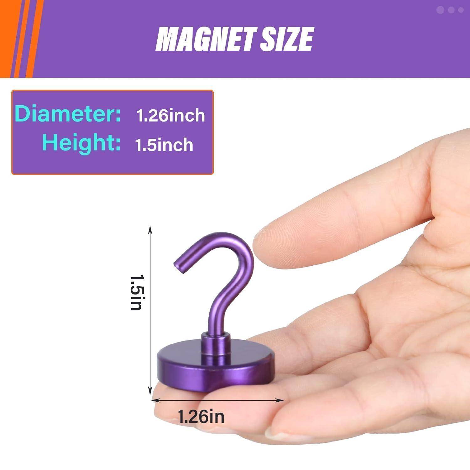 Violetter Hakmagnet in einer Hand gehalten, beschriftet mit Magnetgröße: Durchmesser 1,26 Zoll und Höhe 1,5 Zoll.