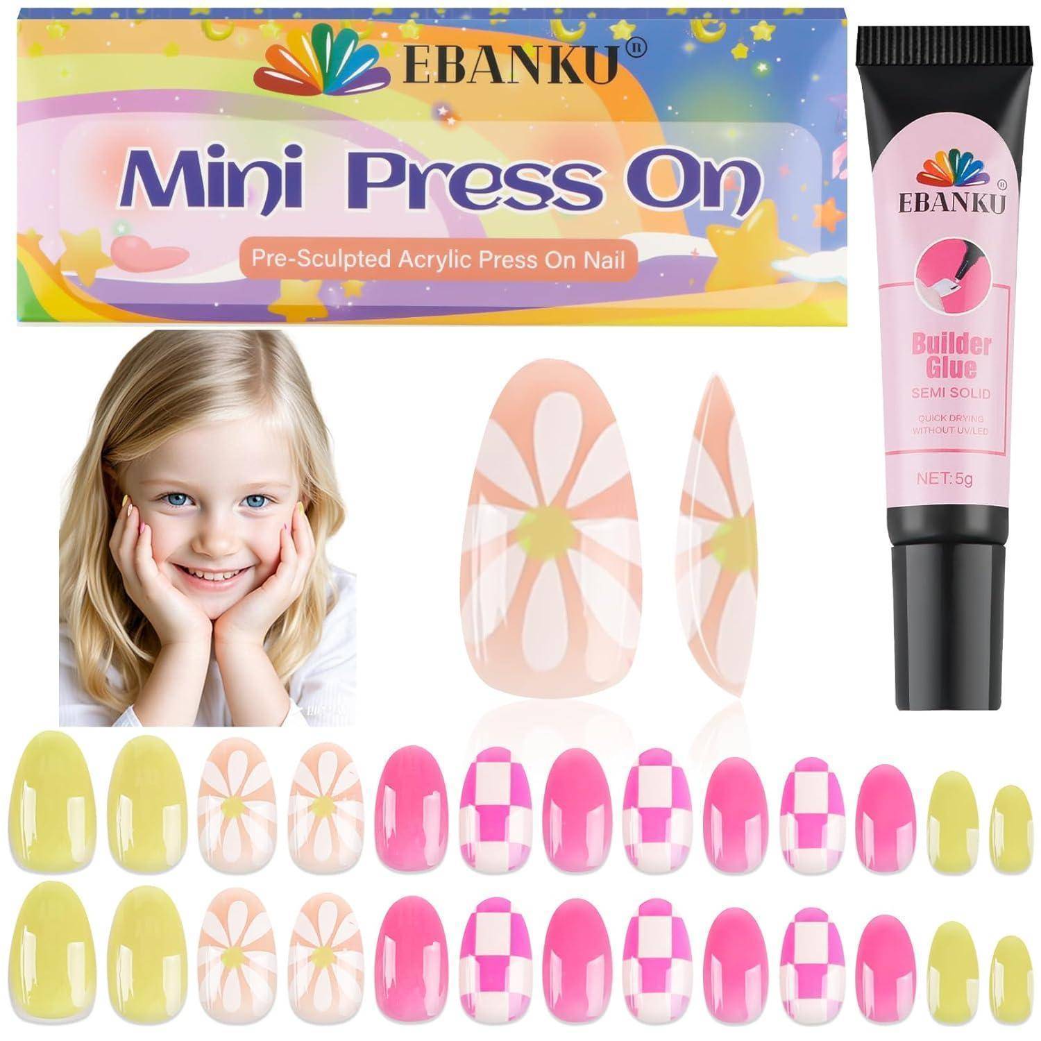 EBANKU Mini Press On vorgeformter Acrylnagel-Set mit rosa und gelben Blumenmotiven und Schachbrettmuster, inklusive Builder-Kleber-Tube und Modelfoto.