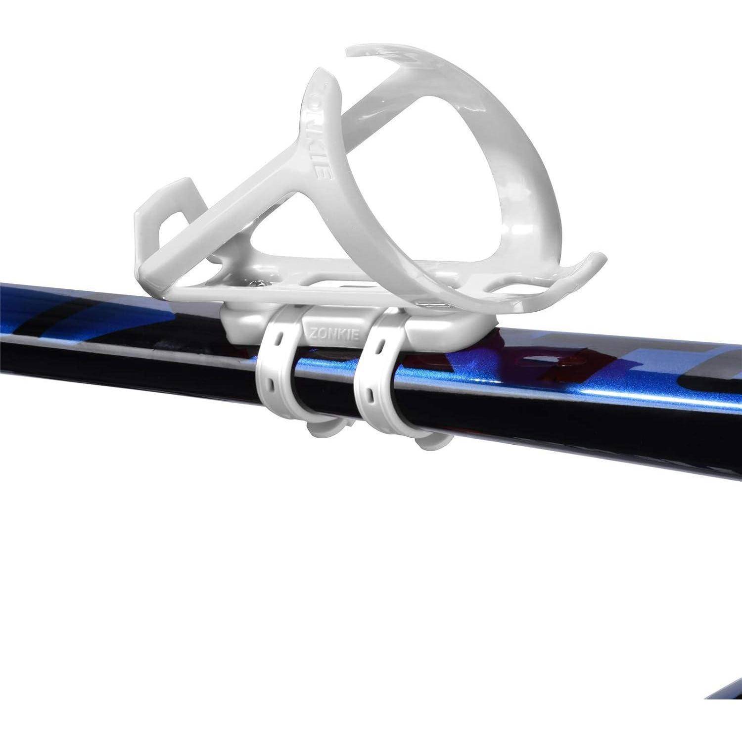 Weiße Fahrrad-Trinkflaschenhalterung, die auf einem blauen Fahrradrahmenrohr montiert ist