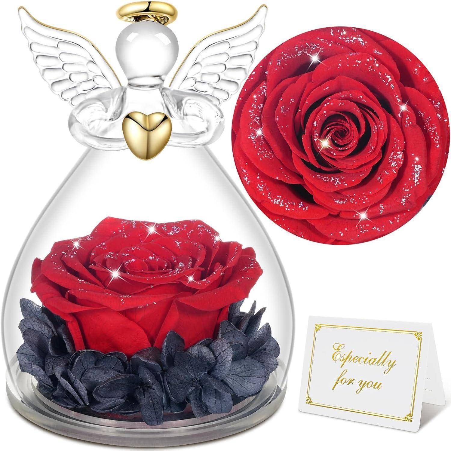 Geschenkarrangement mit einer roten Rose unter einer Glaskuppel, gekrönt von einer Engelsfigur, plus eine passende Nahaufnahme einer Rose und eine Karte mit der Aufschrift „Besonders für dich