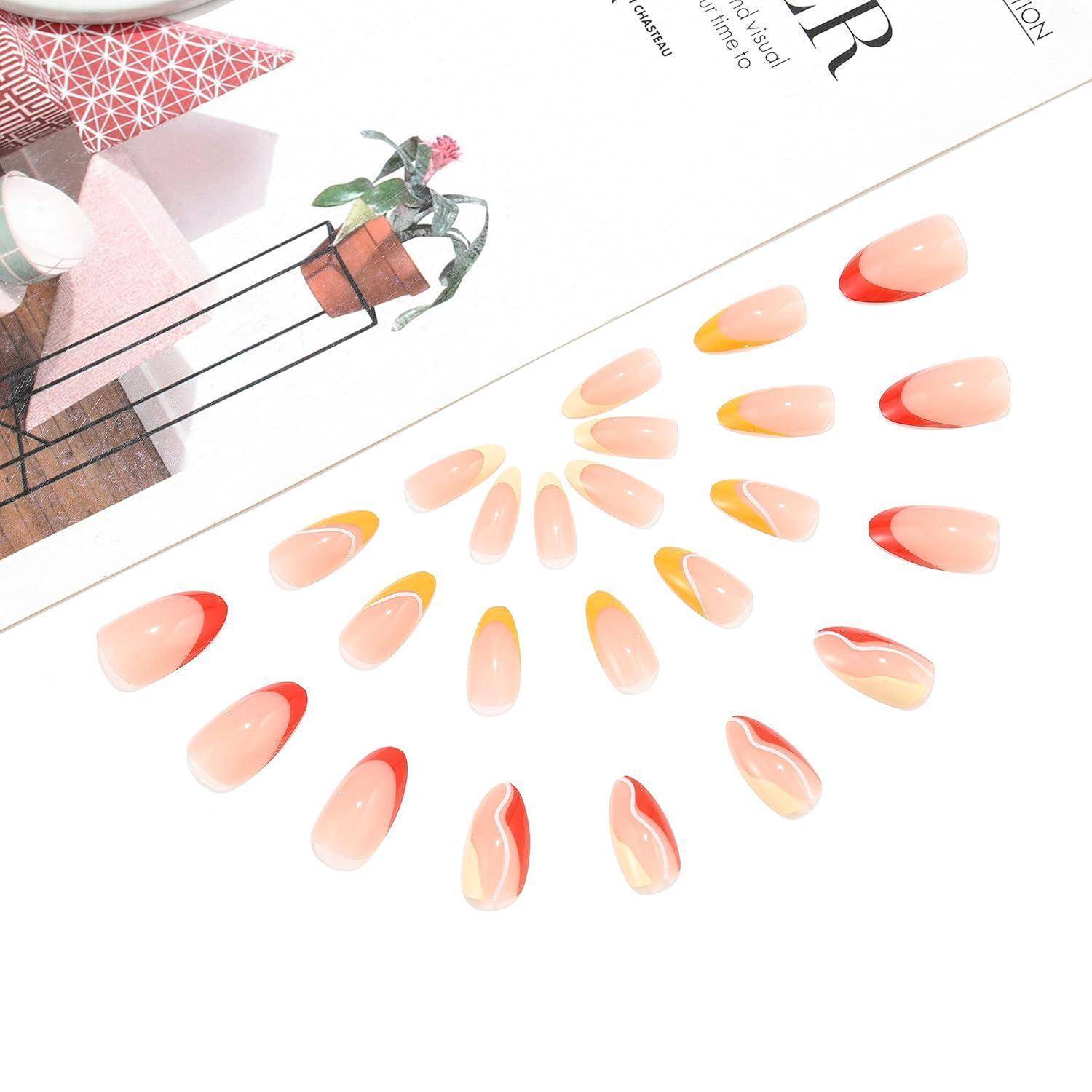 Anzeige von ovalen, manikürierten Nagelspitzen in Pfirsich-, Rosa- und Orangetönen in einem Farbverlauf, die in einem Kreismuster auf einer weißen Seite angeordnet sind.