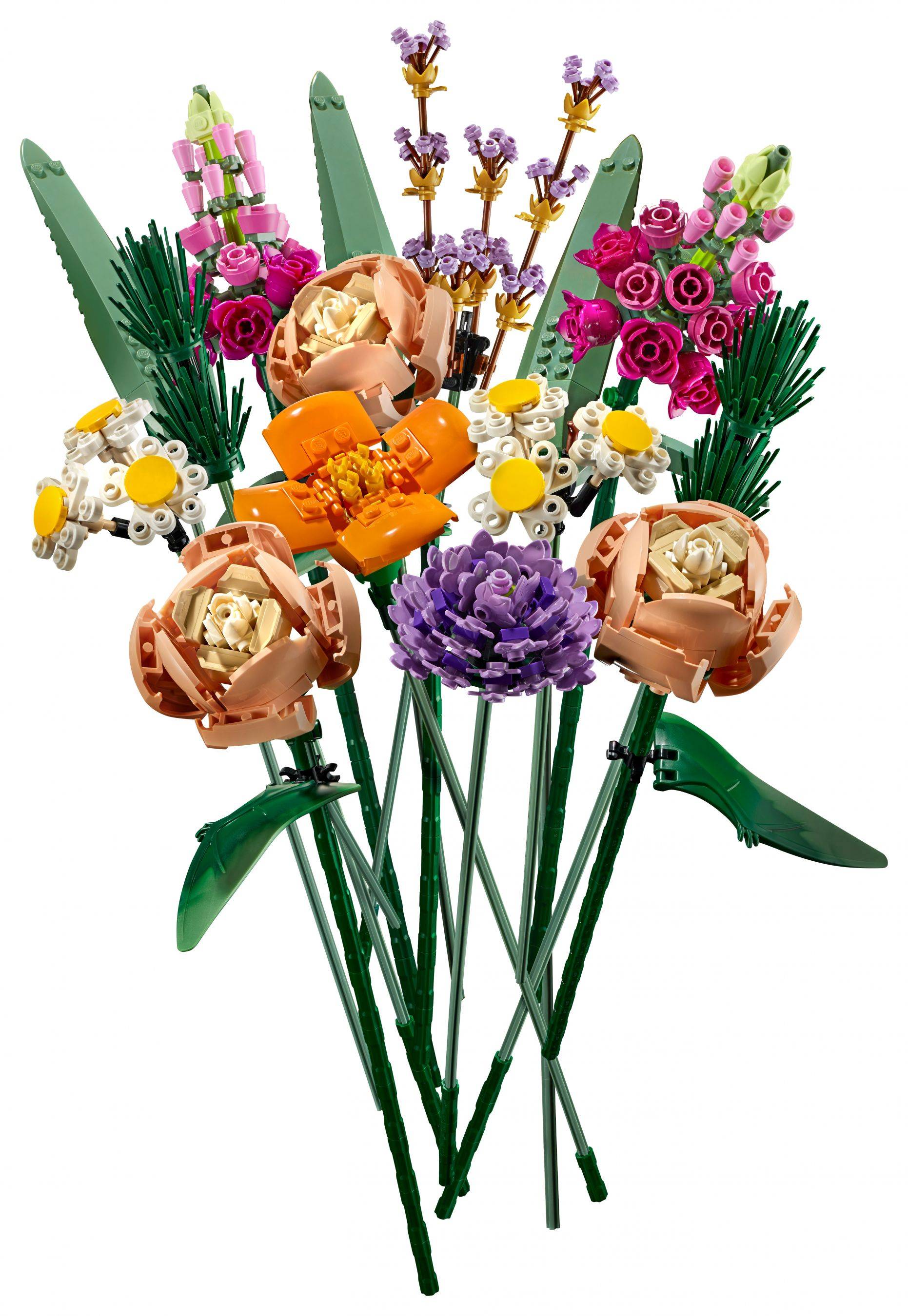 Ein Strauß aus LEGO-ähnlichen Blumen in Rosa, Pfirsich, Lila, Gelb und Orange mit grünen Stielen und Blättern auf weißem Hintergrund.