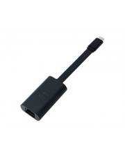 Schwarzer USB-C-Adapter-Dongle mit einem kurzen Kabel auf weißem Hintergrund.