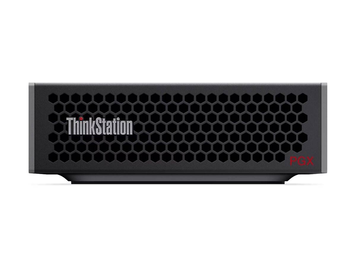 Vorderansicht einer Lenovo ThinkStation P3X Desktop-Workstation mit schwarzem Wabengitter und rotem Modellschild unten rechts.