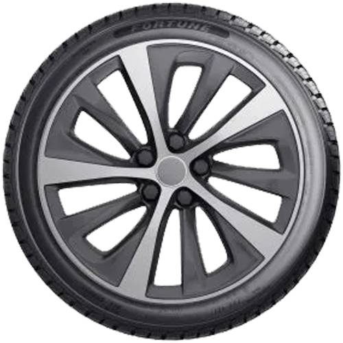Schwarz-silbernes Autorad mit fünf geteilten Speichen und einem montierten Reifen, vor einem einfachen schwarzen Hintergrund dargestellt.