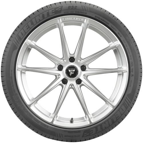 Silbernes Mehrfachspeichen-Autorad mit schwarzem Reifen, zentriert auf einfachem Hintergrund, zeigt einen FALKEN-Reifen und eine sportliche Leichtmetallfelge.