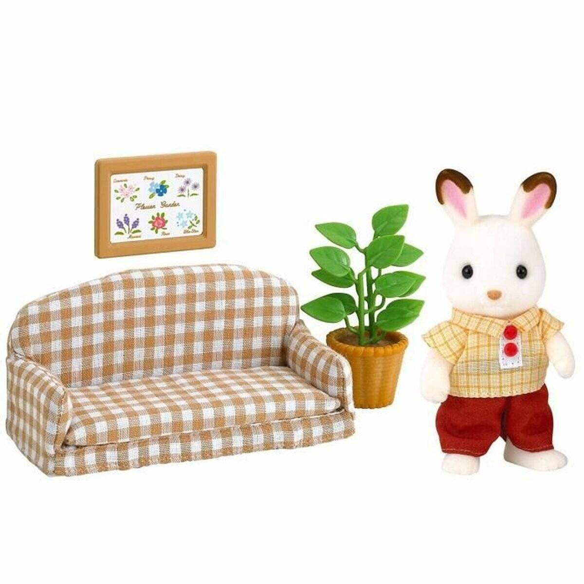 Spielzimmerset mit kariertem Sofa, Topfpflanze, Bild im Rahmen und einer weißen Kaninchenfigur in kariertem Hemd und roter Hose.