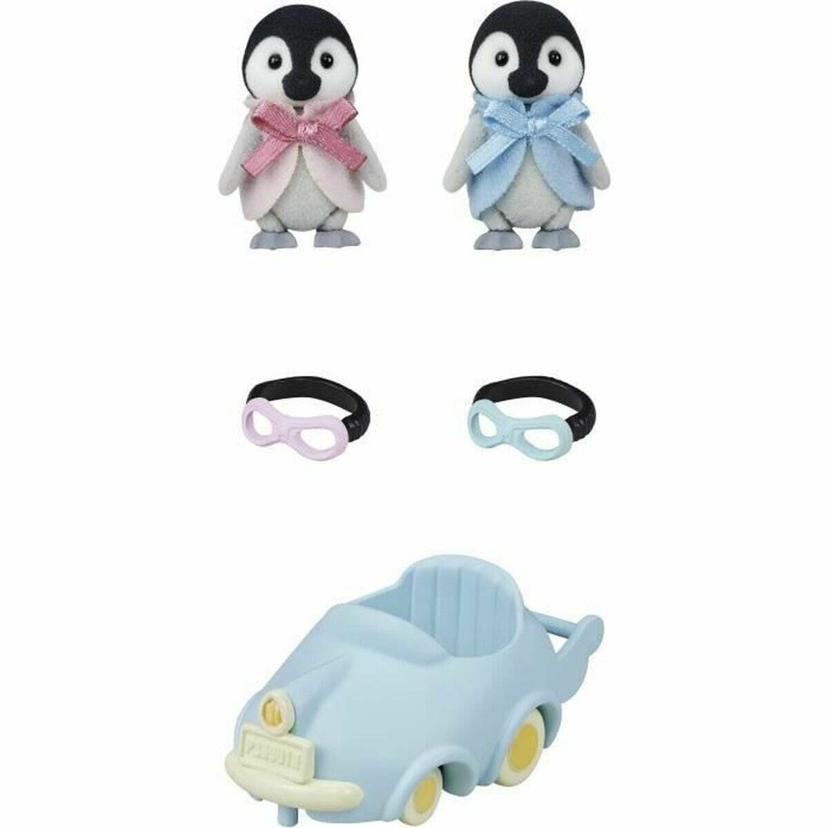 Spielzeugpinguine mit rosa und blauen Schleifen, passenden Augenmasken und ein hellblaues Spielzeugauto mit gelben Rädern auf weißem Hintergrund.