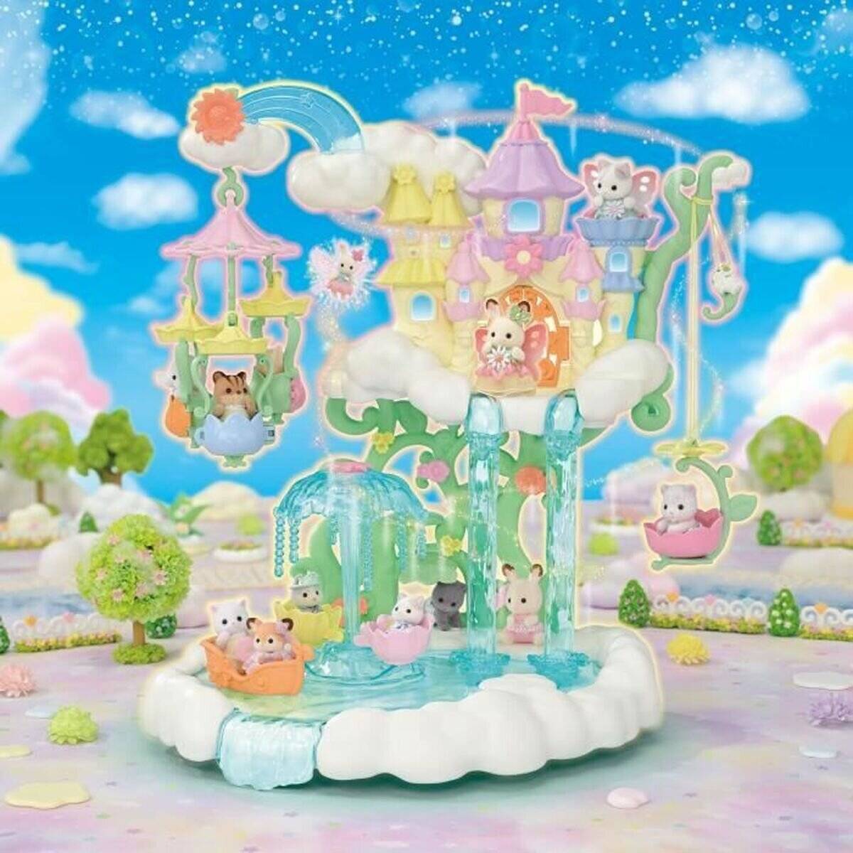Buntes Spielzeug-Karussellschloss mit winzigen Tierfiguren und einem zentralen Wasserfallbrunnen auf einer wolkenähnlichen Basis vor einem blauen Himmelshintergrund.