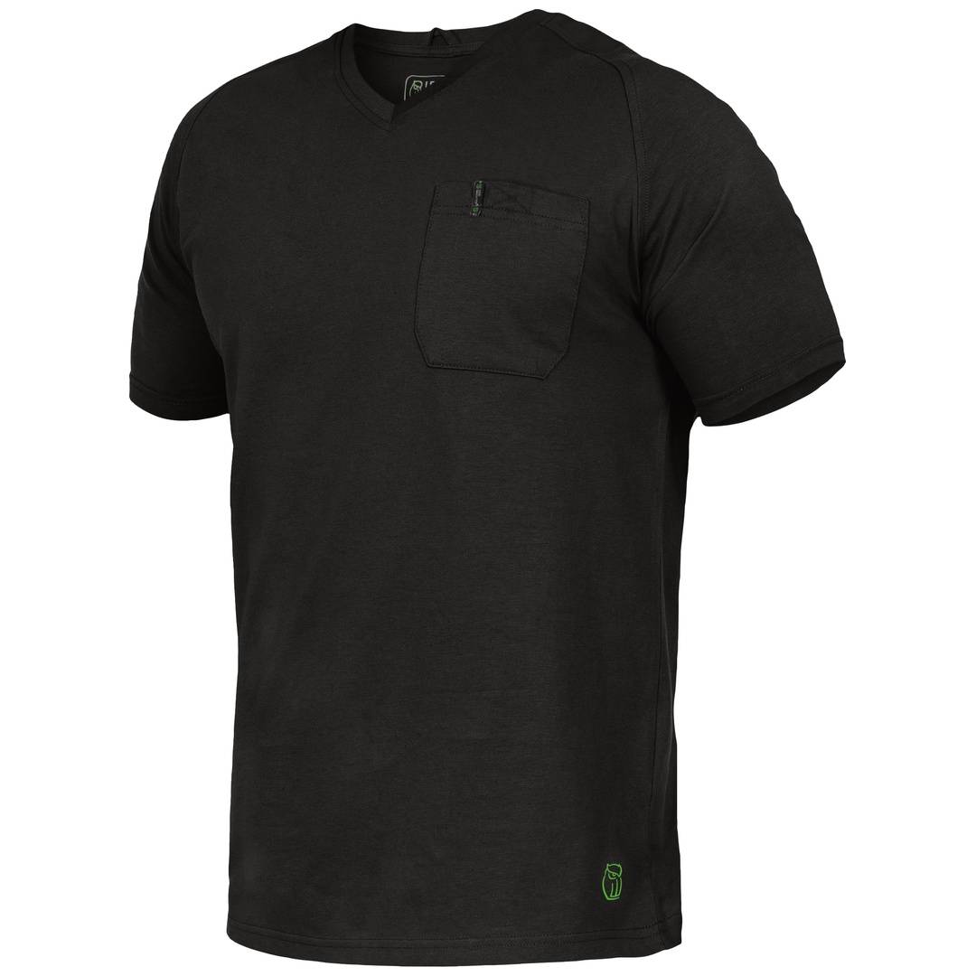 Schwarzes T-Shirt mit kurzen Ärmeln, Brusttasche und kleinem grünem Logo in der Nähe des Saums, vor weißem Hintergrund dargestellt.