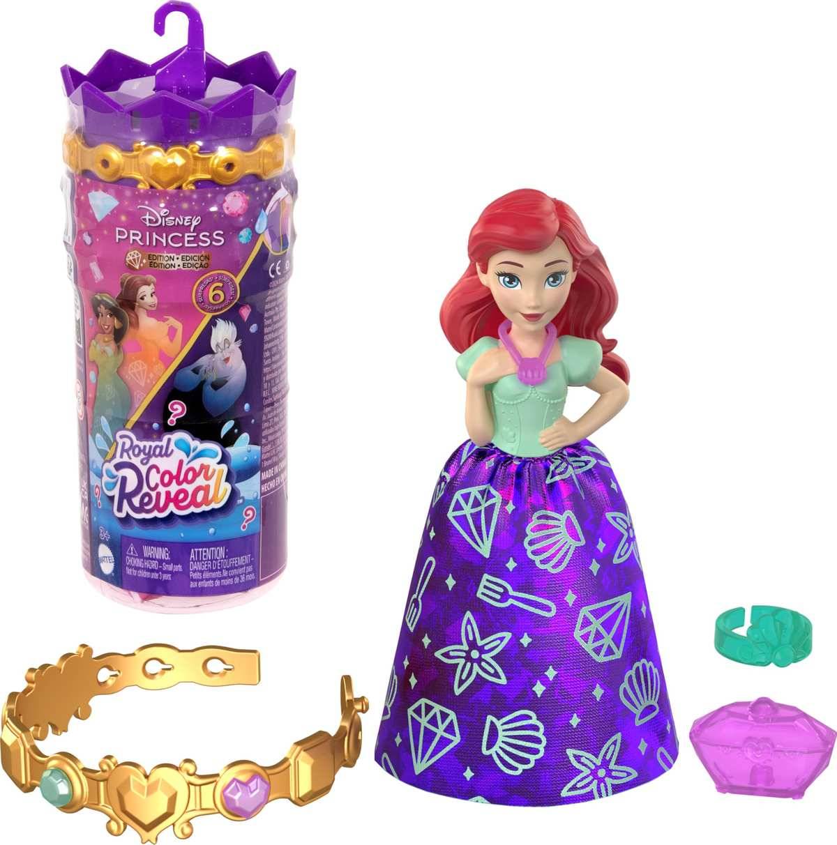 Disney Princess Royal Color Reveal Spielzeugset mit einer rothaarigen Prinzessin-Puppe, violettem Kleid, kronenförmigem Behälter und zwei Farbwechsel-Accessoires.