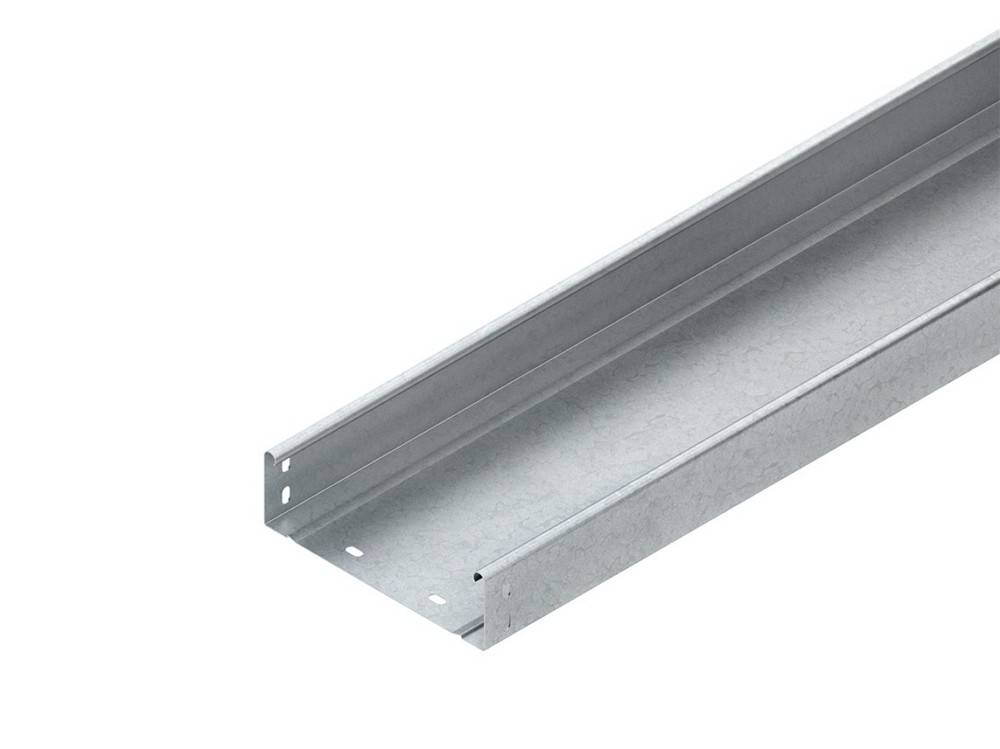Verzinktes Stahlkabelablagesystem mit perforierten Seitenwänden, dargestellt vor weißem Hintergrund.