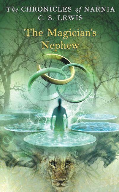 Buchcover für The Magician's Nephew von C. S. Lewis, auf dem eine silhouettierte Figur vor leuchtenden Ringen und einem Löwengesicht, das darunter auftaucht, zu sehen ist.