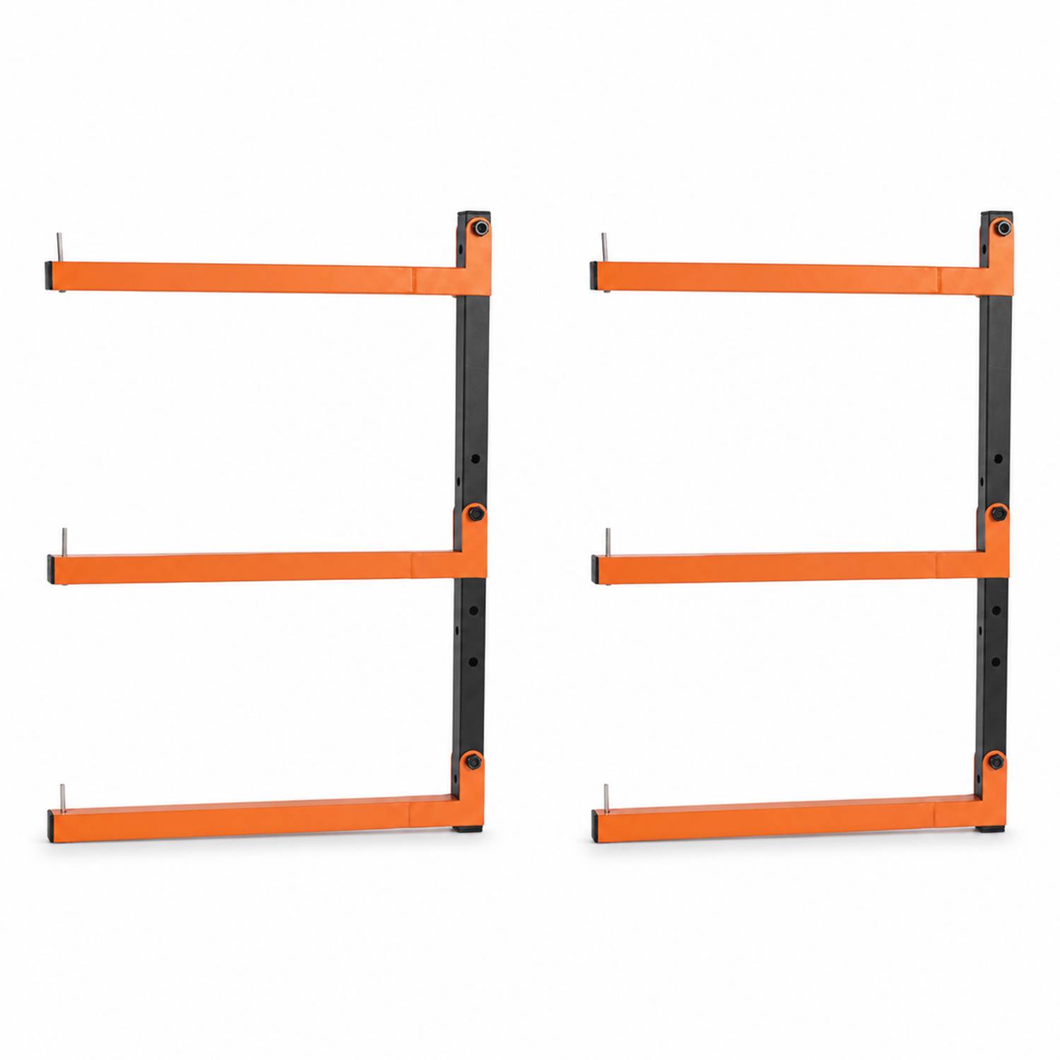 Zwei orange-und-schwarze Metallwandhalterungen mit jeweils drei horizontalen Armen, nebeneinander auf weißem Hintergrund abgebildet.