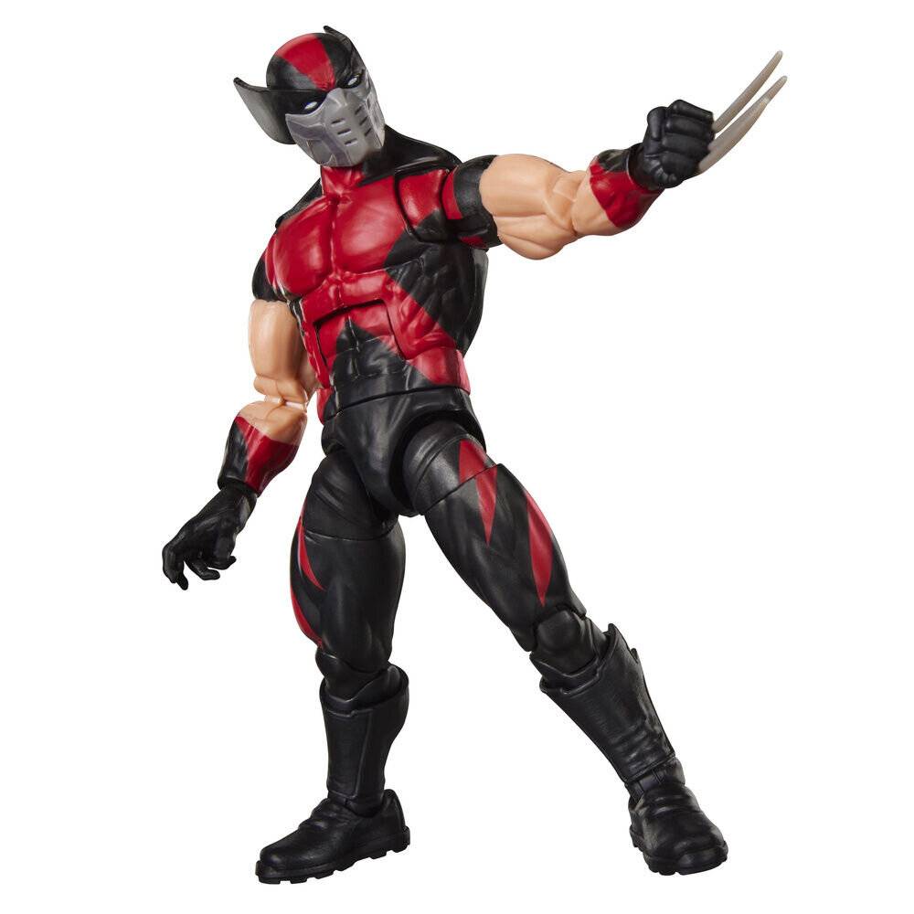 Actionfigur eines maskierten rot-schwarzen Superhelden mit Klauen, die mit erhobenem Arm auf weißem Hintergrund posiert.