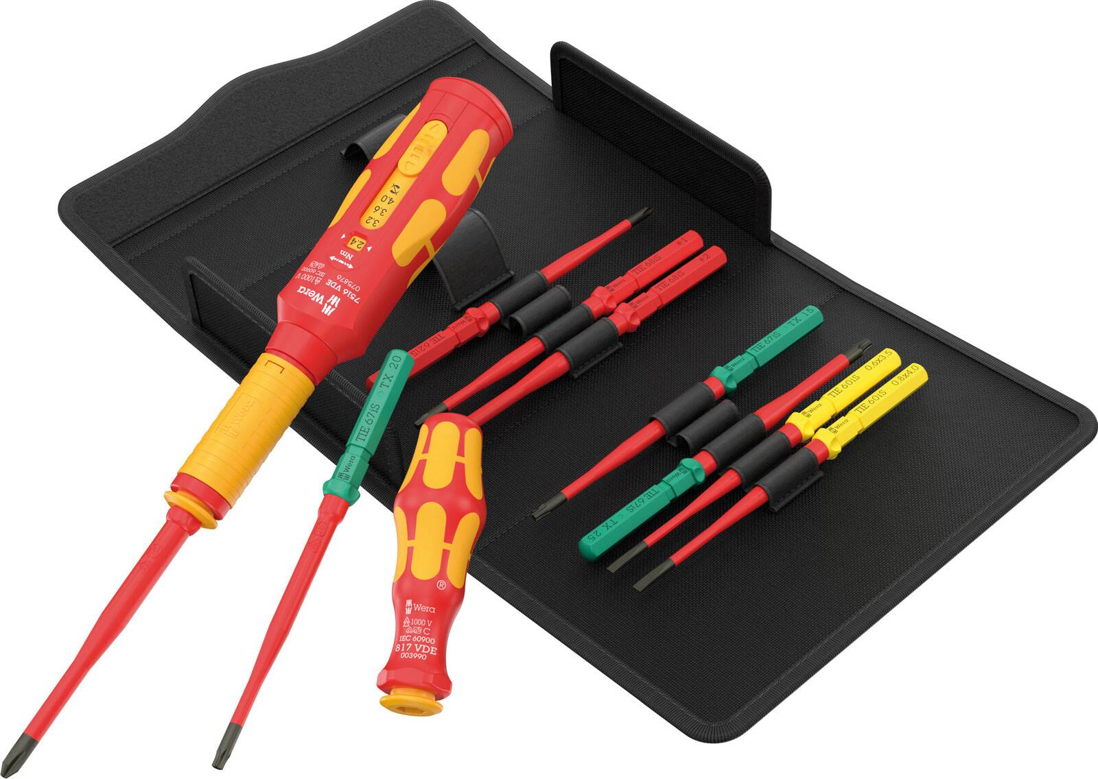 Isolierter Elektroschraubendreher-Satz mit roten und gelben Griffen, mehrere Schlitzschraubendreher und Kreuzschlitzschraubendreher, in einem schwarzen Tablett angeordnet.