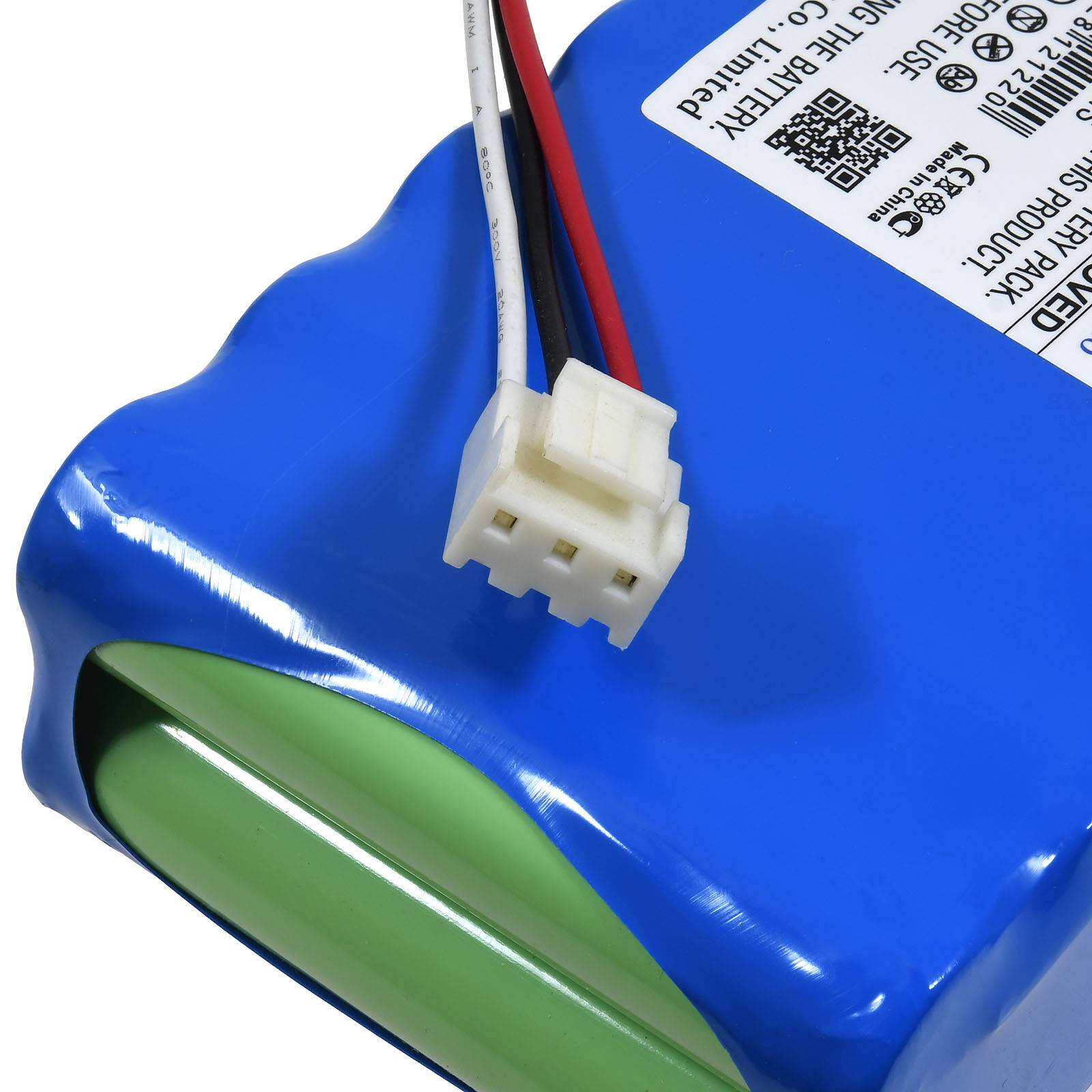 Blauverpacktes wiederaufladbares Batteriepaket mit weißem Drei-Draht-Stecker und grüner Zelle darunter sichtbar.