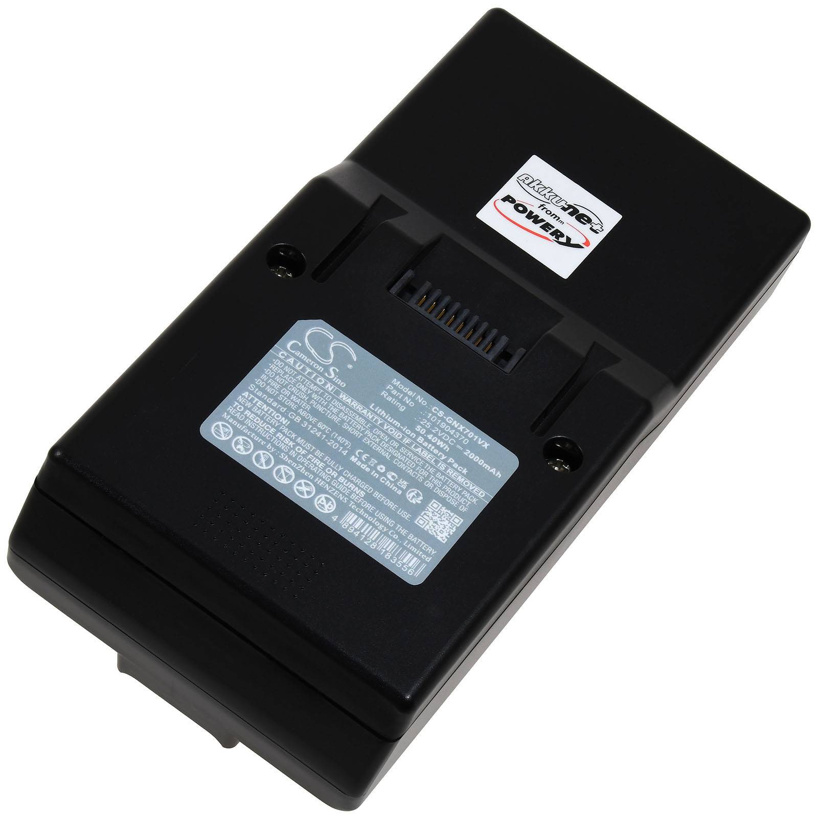 Schwarze rechteckige Batteriebox mit Etikett und Anschluss, von hinten auf weißem Hintergrund gezeigt.