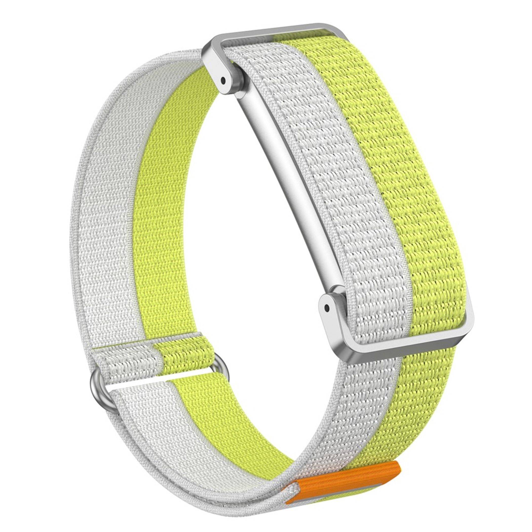 Verstellbares gewebtes Uhrenarmband in Grau, Neongelb und Orange mit einer Metallschließe, gezeigt auf weißem Hintergrund.