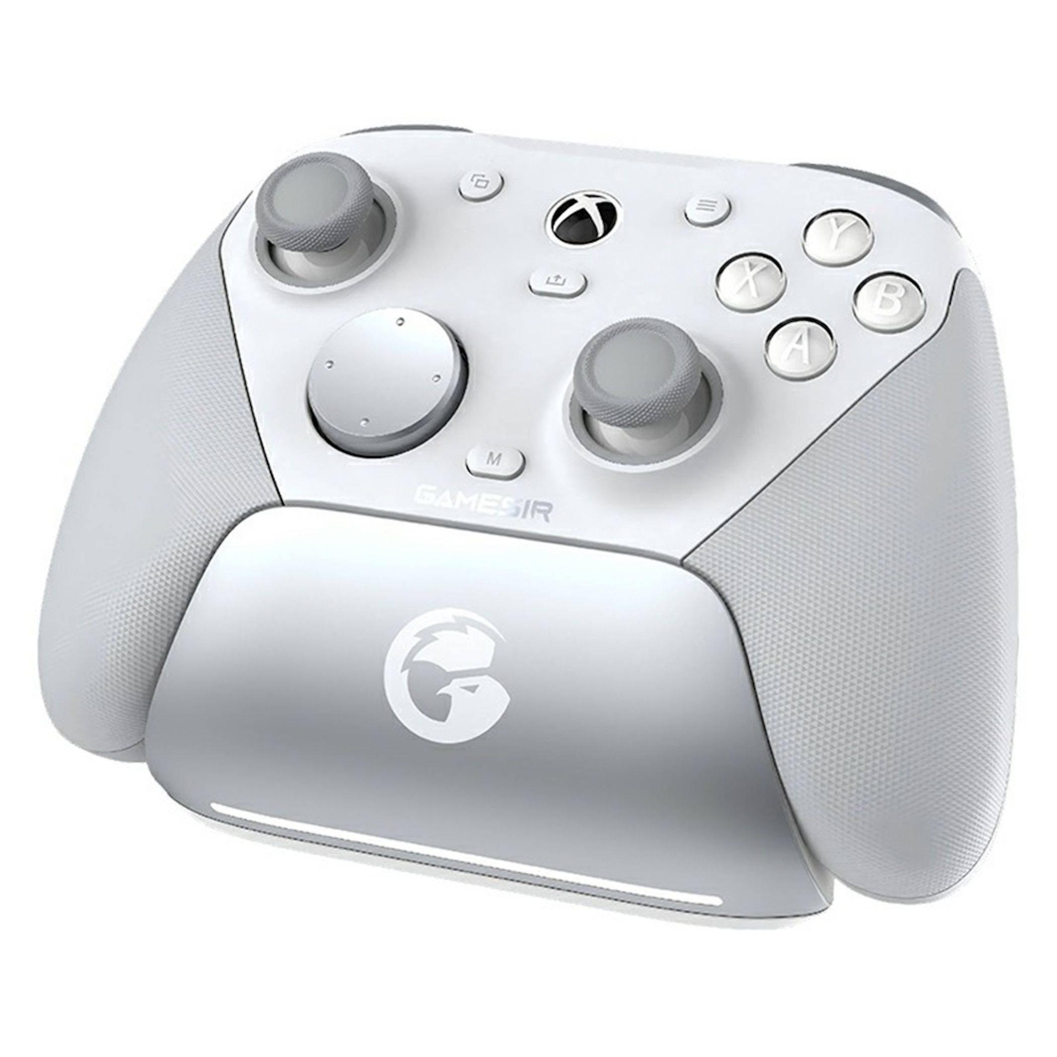 Silberner GameSir Xbox-ähnlicher Game-Controller mit zwei analogen Sticks, D-Pad und ABXY-Tasten, gezeigt auf weißem Hintergrund.