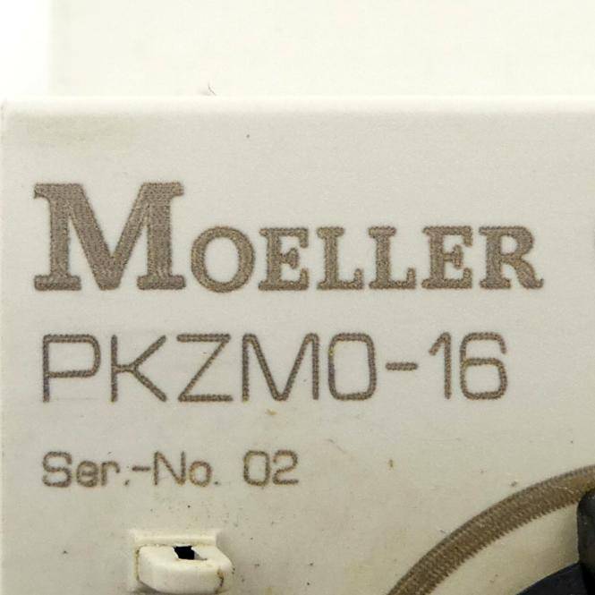Nahaufnahme eines Moeller PKZM0-16 Elektrogeräte-Etiketts mit sichtbarer 'Ser.-Nr. 02'.