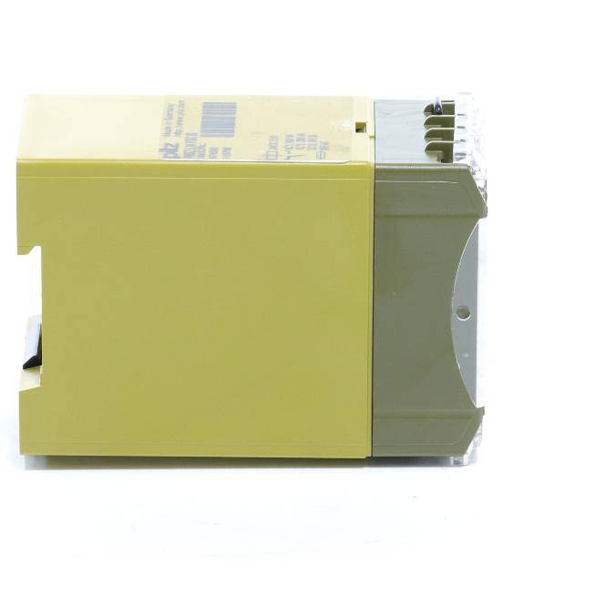 Gelbes und graues elektronisches Modul oder Akkupack in Seitenansicht auf weißem Hintergrund.