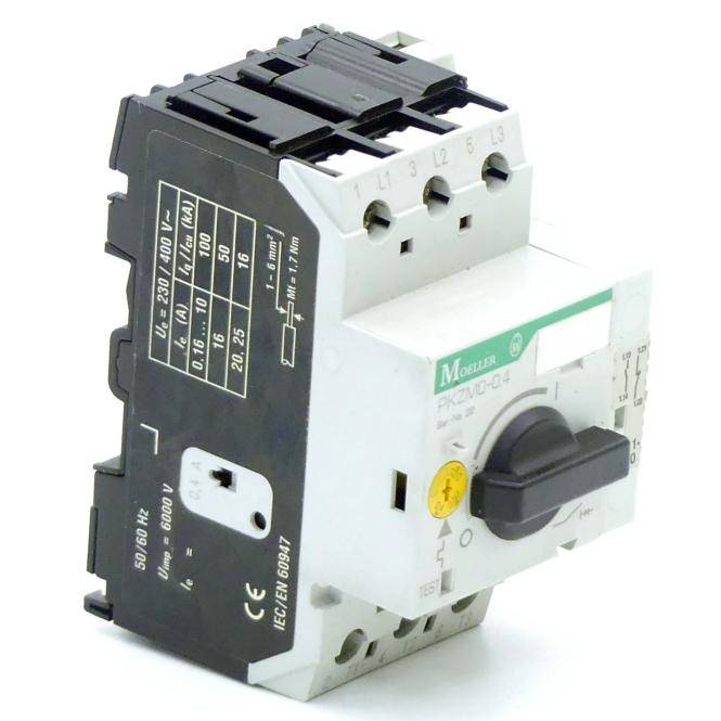Industrieller Motorschutzschalter mit schwarzem drehbarem Ein-/Aus-Knopf und weißem Gehäuse, in Produktansicht vor neutralem Hintergrund dargestellt.