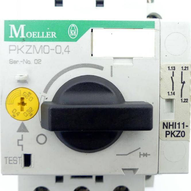 Vorderansicht eines Moeller PKZM0-0.4 Motorschutzschalters mit einem großen schwarzen Drehschalter, gelber Einstellskala und beschrifteten Test-/Anschlusskennzeichnungen.