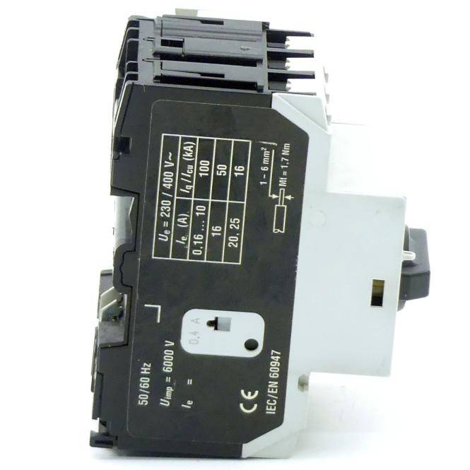 Seitenansicht eines schwarz-weißen elektrischen Schaltgeräts/Schützes mit gedrucktem Typenschild und Anschlussklemmen.