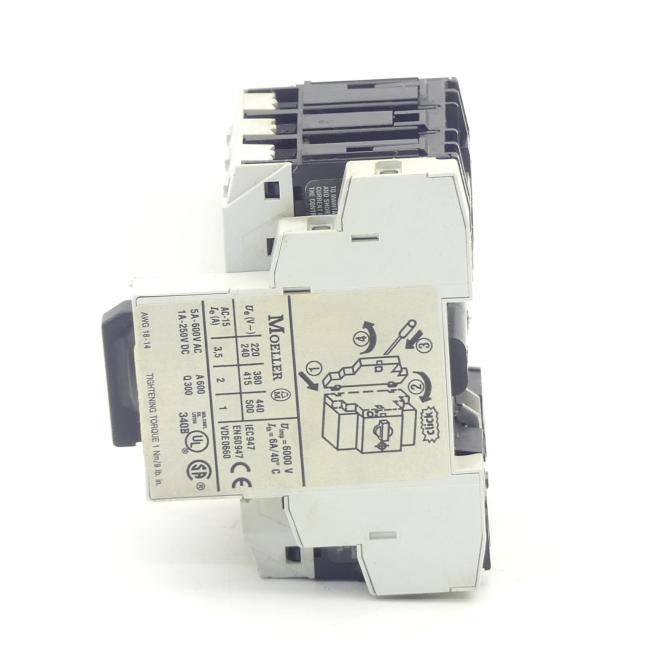Weißes elektrisches Motorüberlastschutzrelais oder Schützmodul in Seitenansicht mit technischem Etikett und Schaltschema auf neutralem Hintergrund.