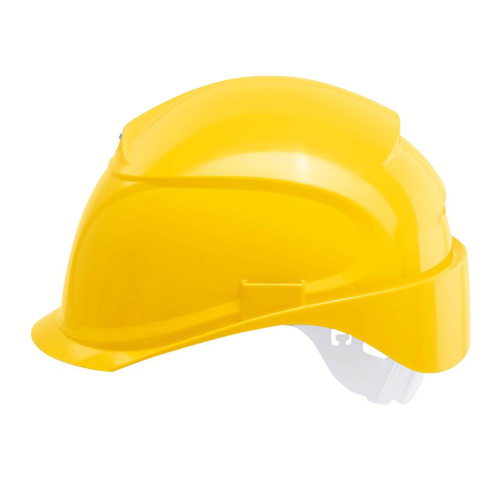 Gelber Bauhelm auf weißem Hintergrund.