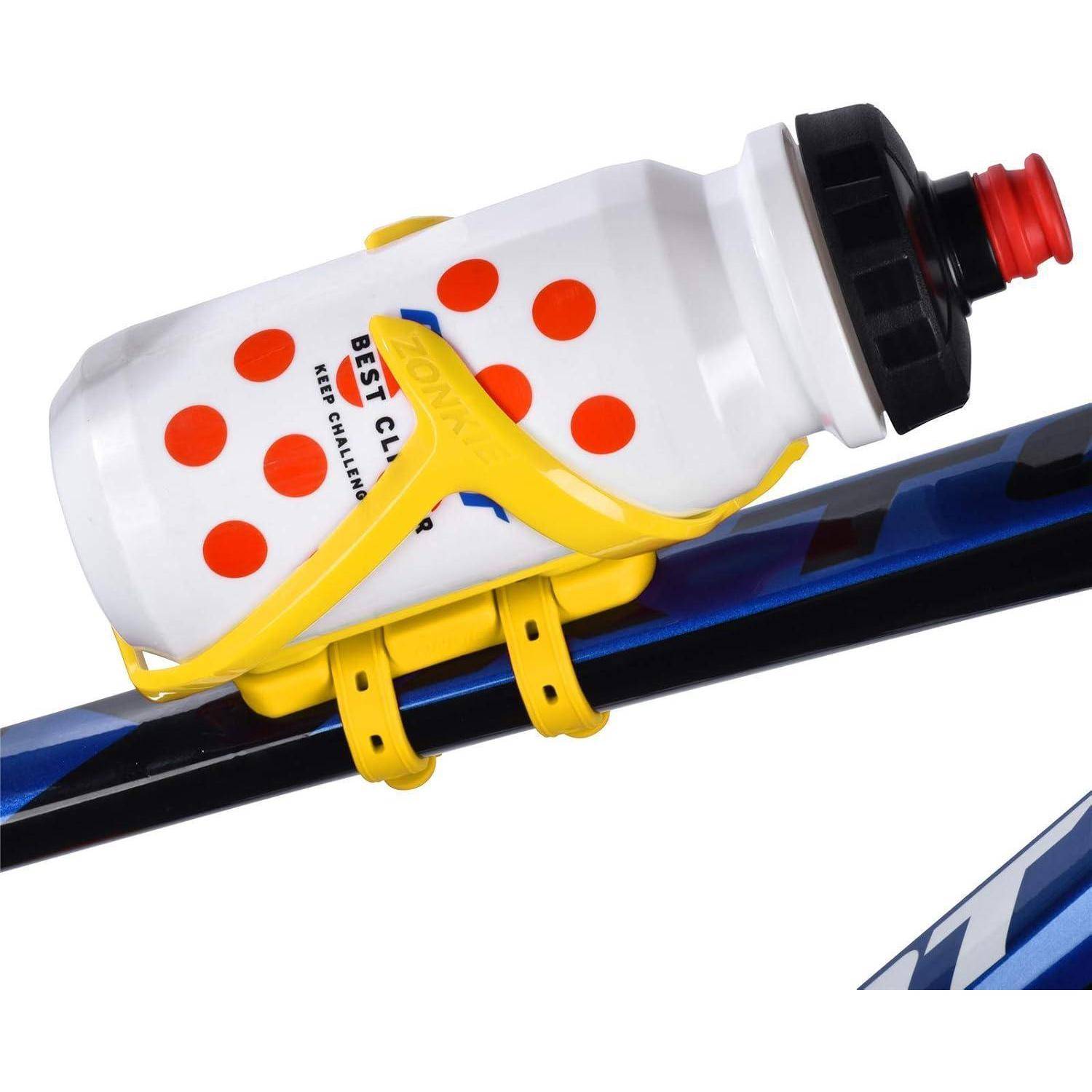 Weiße Trinkflasche zum Radfahren mit roten Punkten, befestigt in einer gelben Halterung am Fahrradrahmen