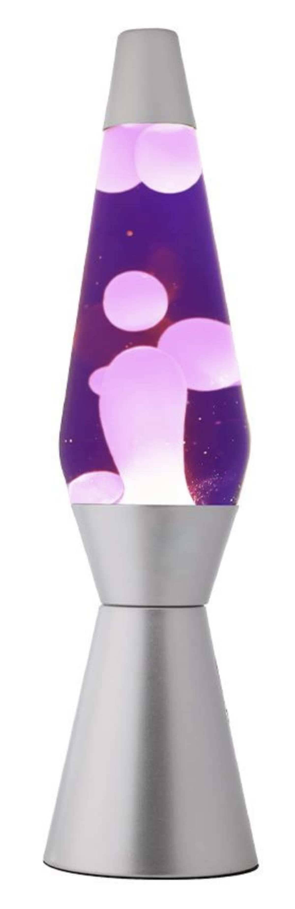 Lila Lavalampe mit rosa Brocken und silberner Basis und Kappe auf weißem Hintergrund.