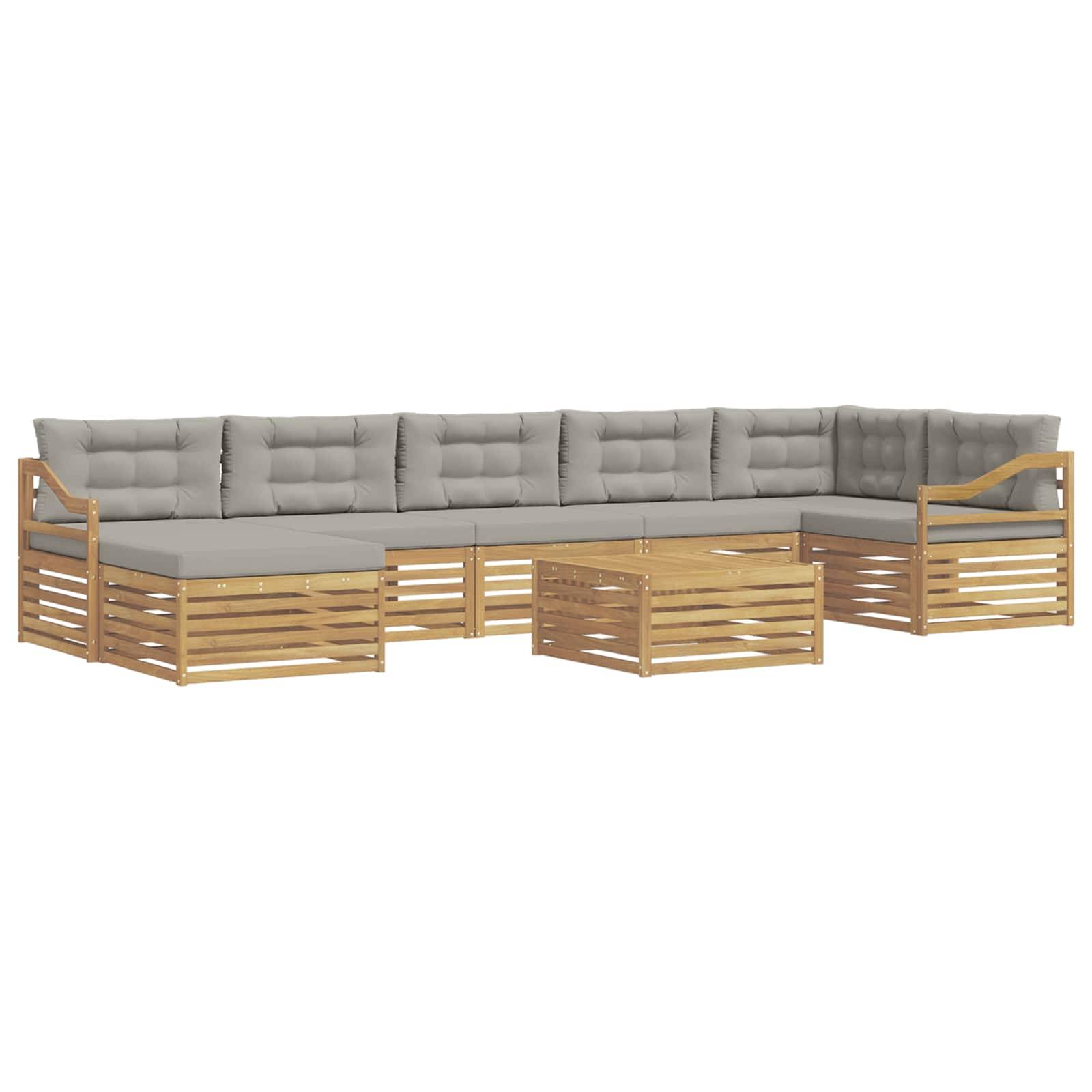 L-förmiges Außensofa mit hellem Holzlattenrahmen, grauen Kissen und passendem Couchtisch auf weißem Hintergrund.