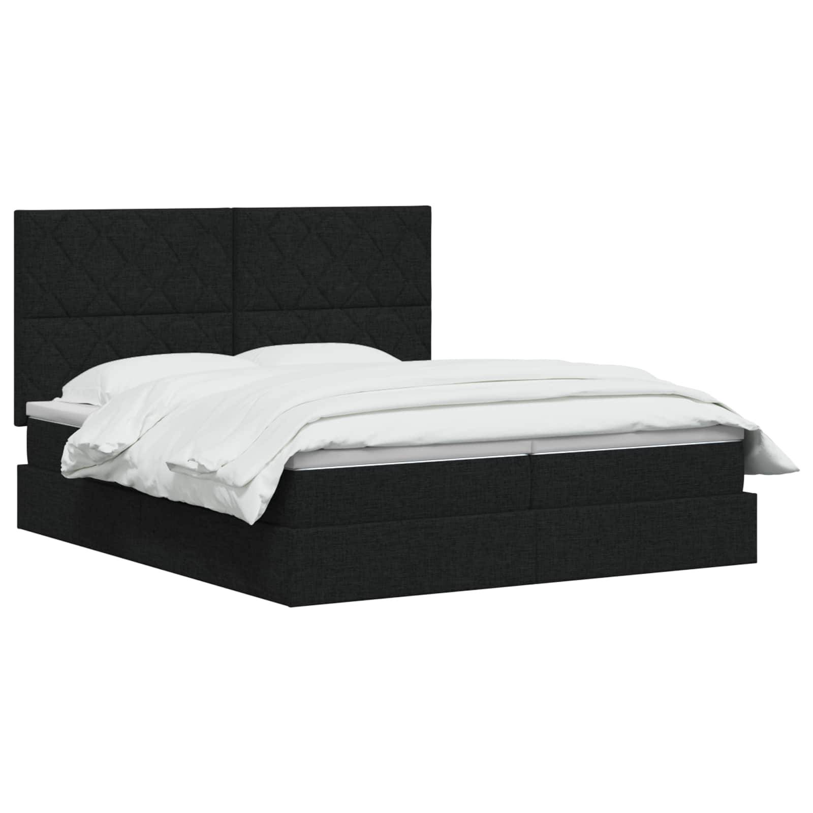 Schwarzes gepolstertes Bett mit hohem Kopfteil und weißer Bettwäsche auf weißem Hintergrund.