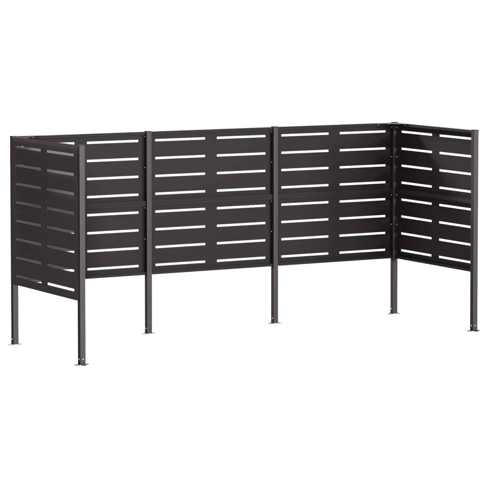 Schwarzer Gitter-Metallsichtschutz aus mehreren verbundenen Paneelen auf vier Beinen, der als freistehender Outdoor-Raumteiler dient.
