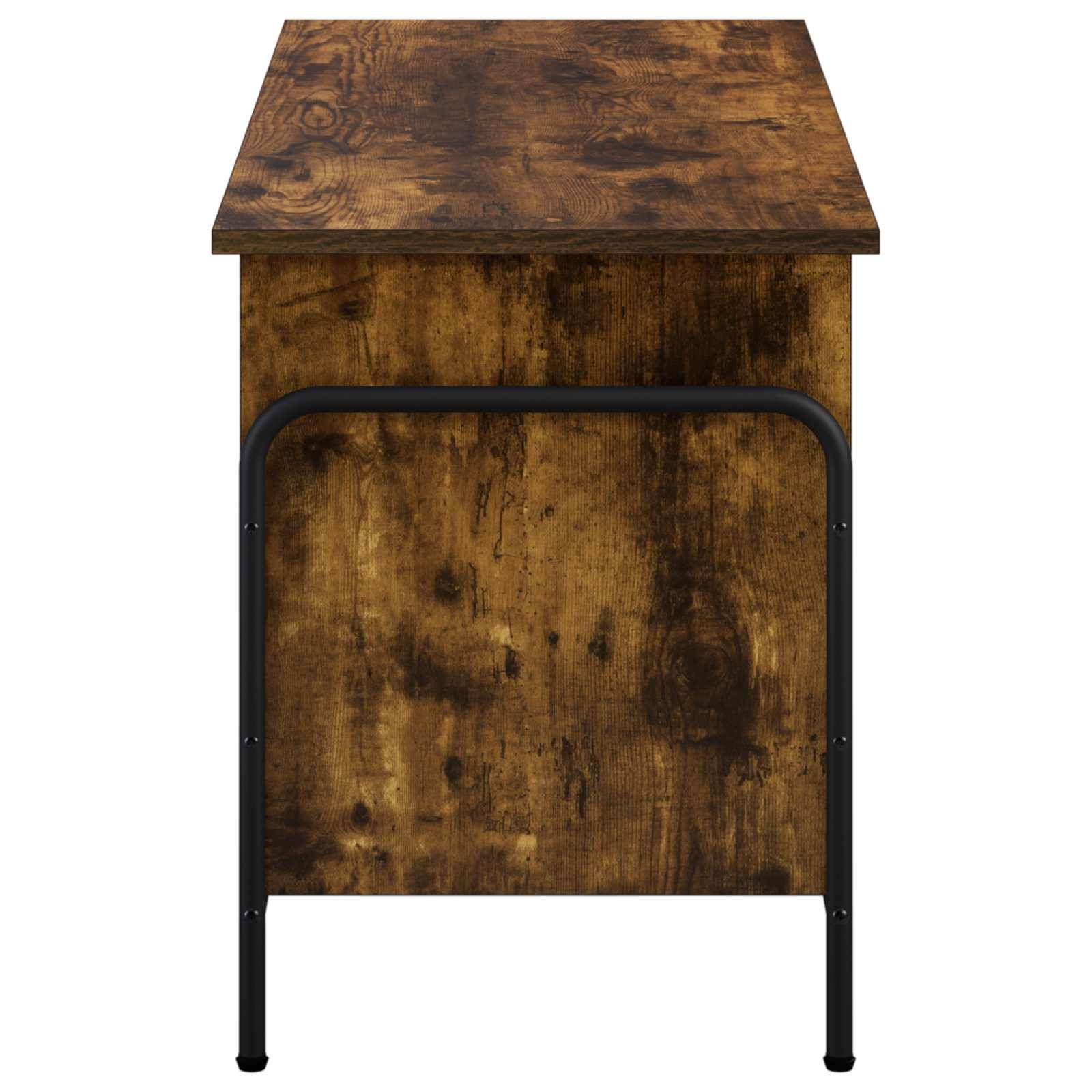 Holztisch oder -schreibtisch mit dunkelbrauner Tischplatte und Frontseite, gestützt durch schwarze Metallbeine auf weißem Hintergrund.