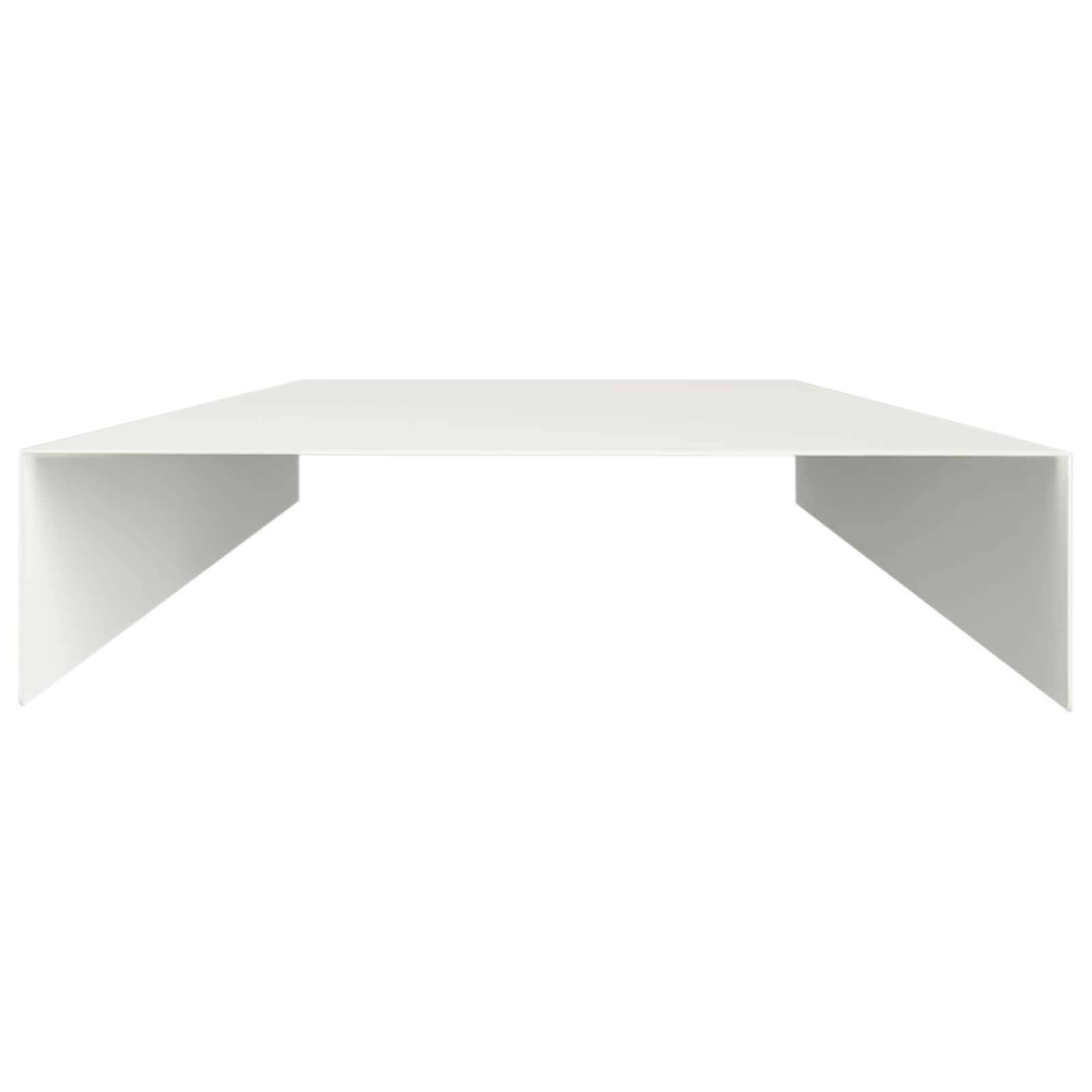 Minimalistischer weißer Tisch oder Regal mit kantigen Seitenstützen, dargestellt in einer einfachen Produktstil-Ansicht vor einfachem Hintergrund.