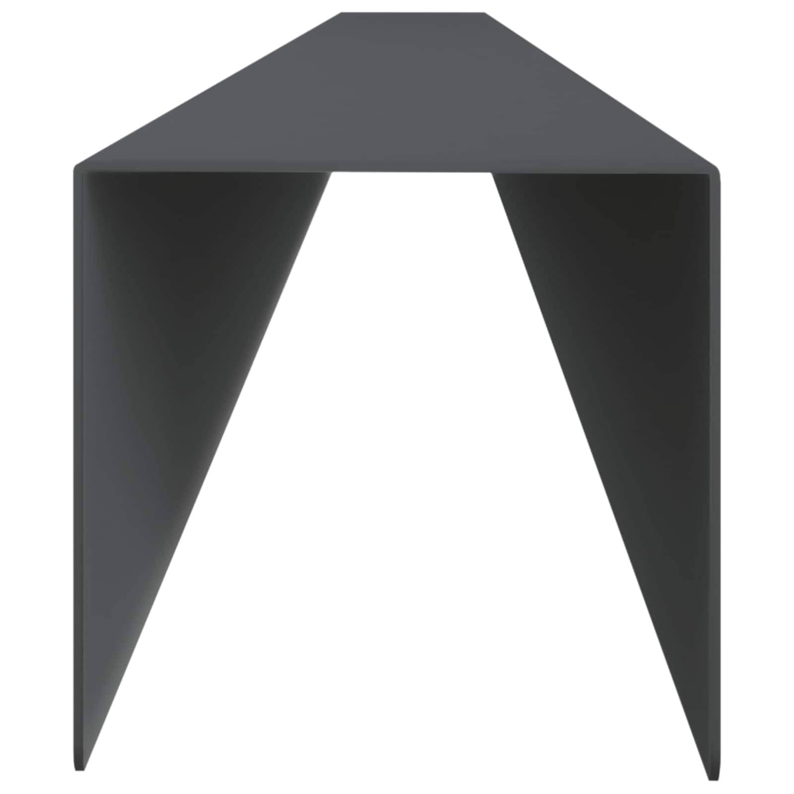 Schwarzer geometrischer Lampenschirm mit offener Vorderseite, der in der Mitte einen hellen dreieckigen Ausschnitt erzeugt.