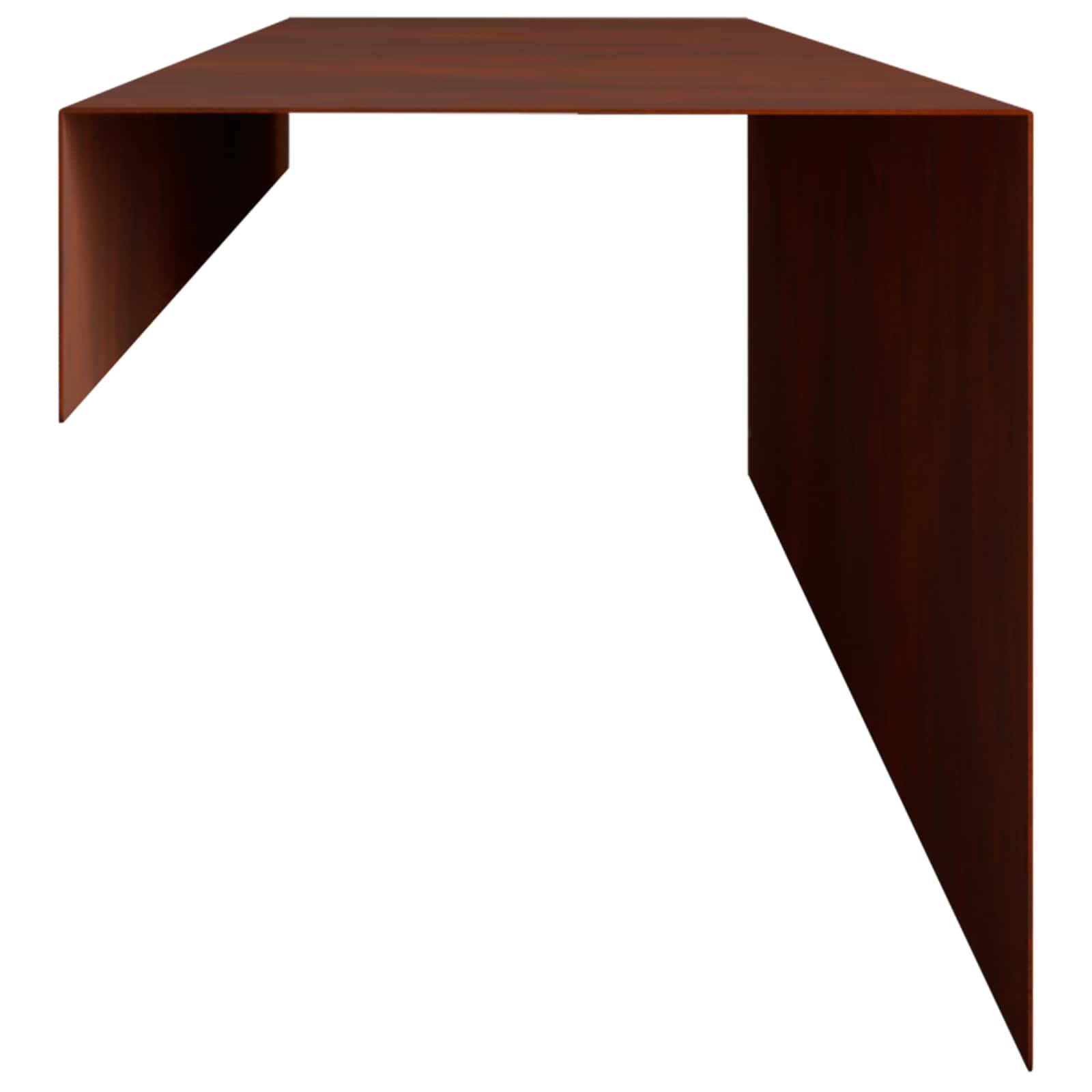 Dunkler Holz-L-förmiger Schreibtisch oder Tisch aus einer Winkelansicht auf weißem Hintergrund.