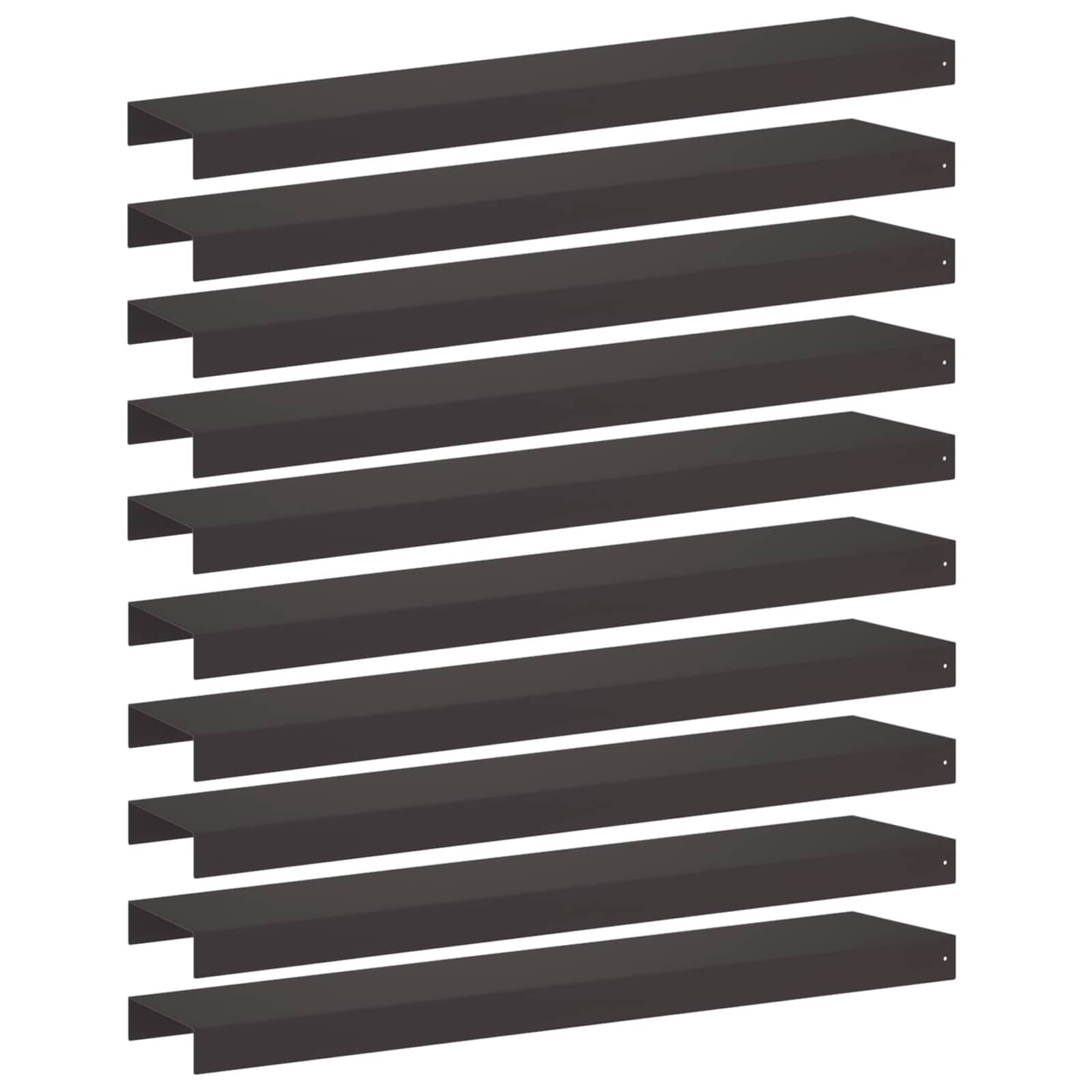 Stapel von zehn dunkelbraun eingefärbten horizontalen Latten oder Balken, diagonal gegen einen weißen Hintergrund ausgerichtet.